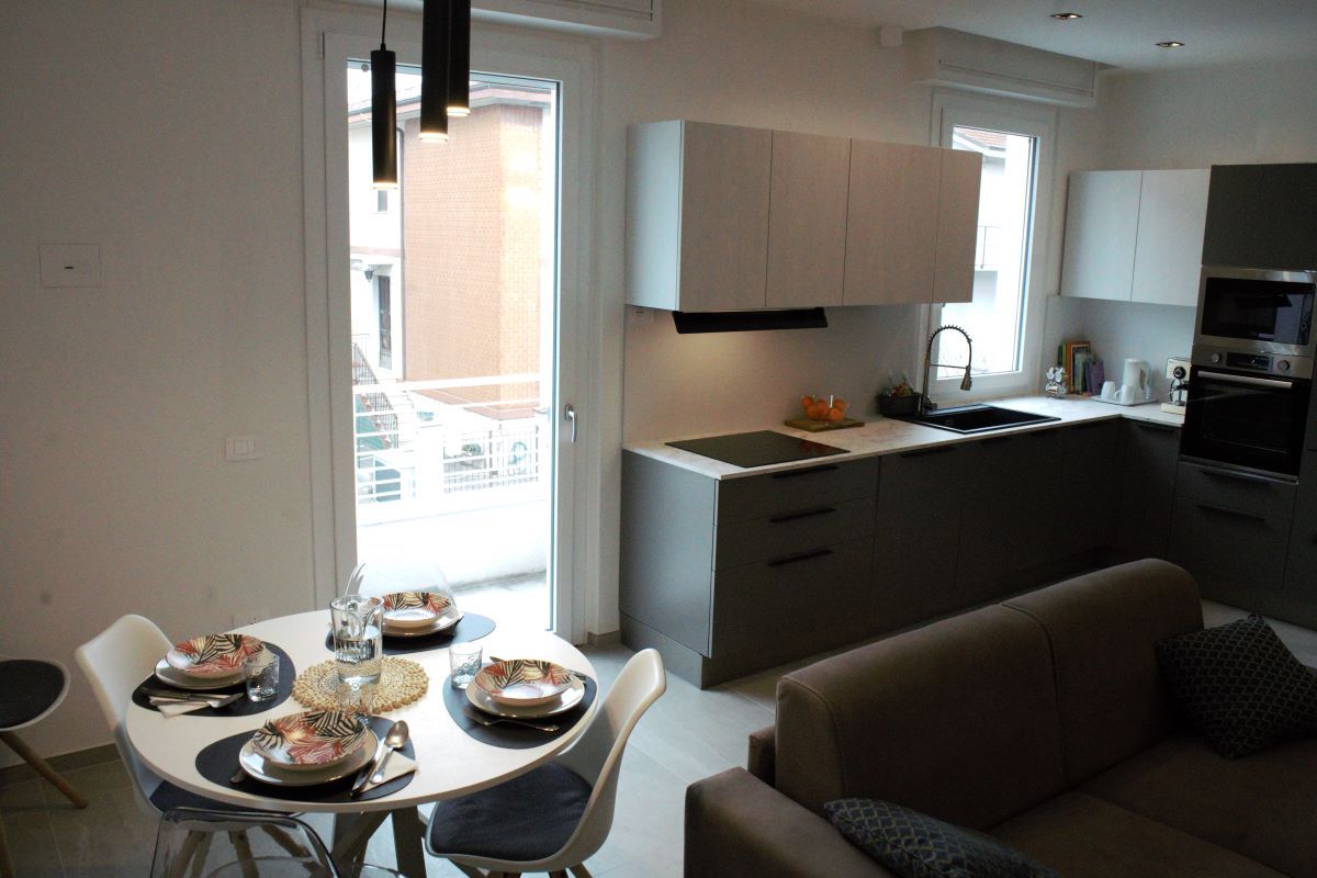 Cucina moderna con zona pranzo