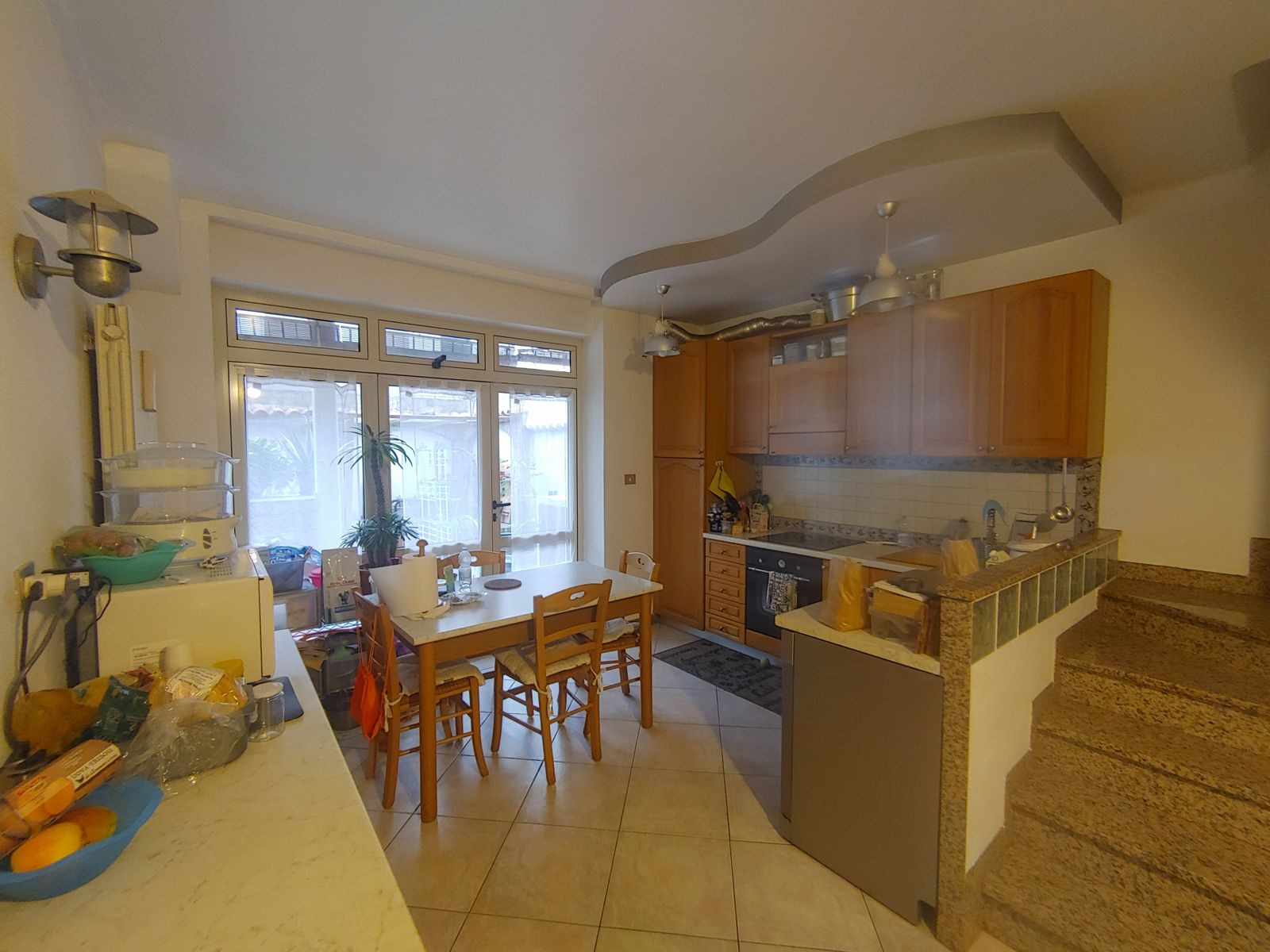 Cucina attrezzata con zona pranzo